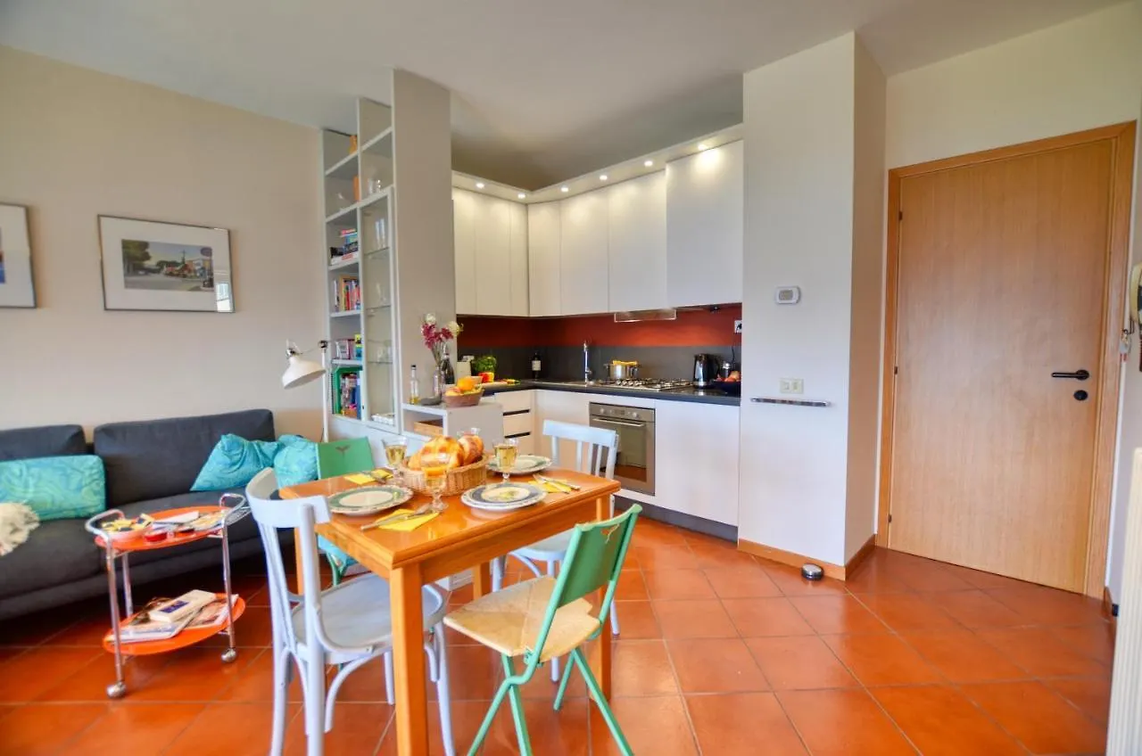 2-Bedroom Lakeview Apartment Bella Gaeta San Siro  San Siro (Lombardy)