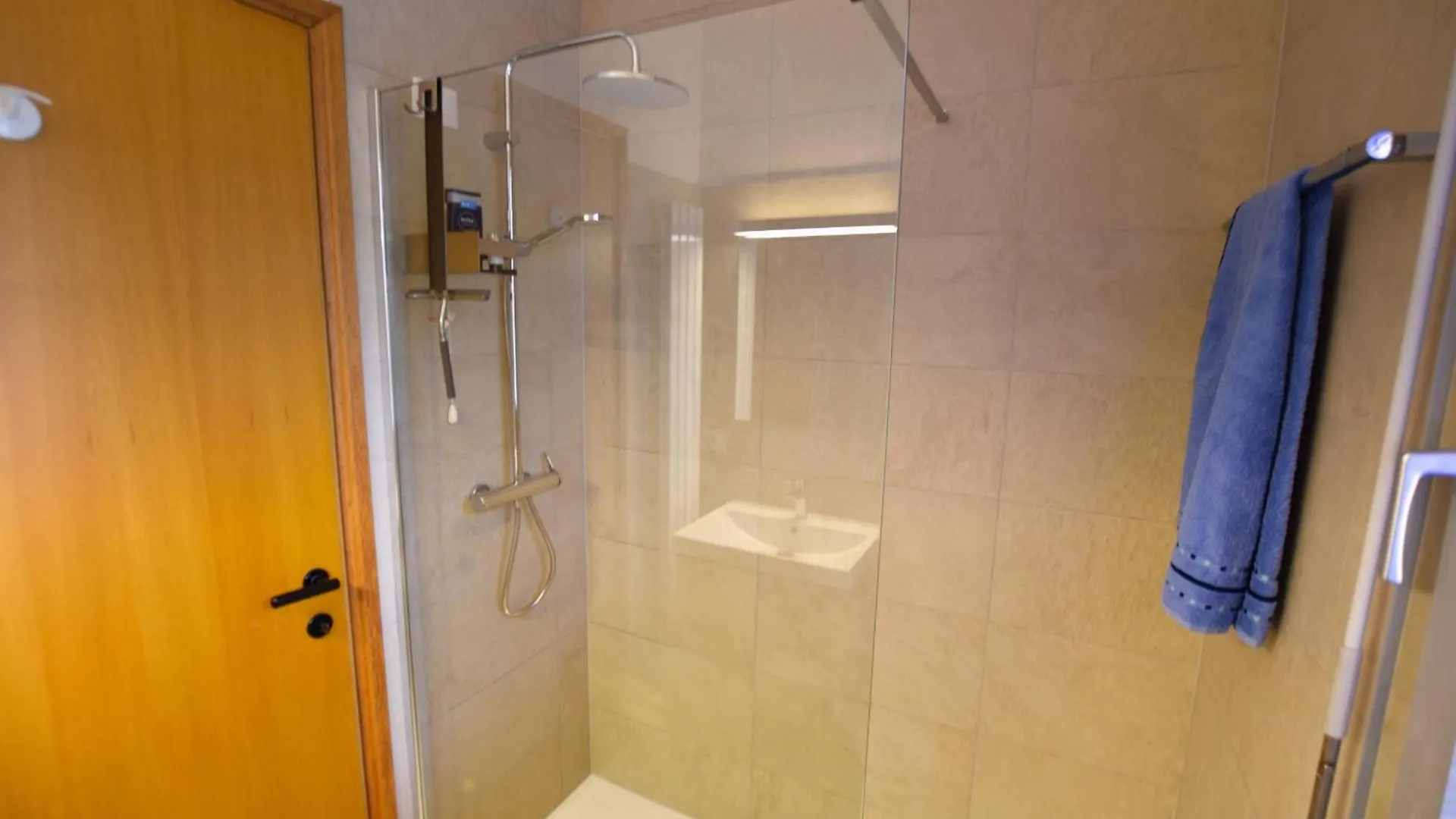 2-Bedroom Lakeview Apartment Bella Gaeta San Siro  0*, San Siro (Lombardy)
